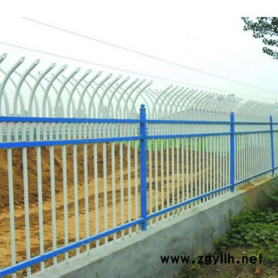 六盤水陽(yáng)臺(tái)裝修護(hù)欄 鐵藝防護(hù)欄桿 花壇隔離欄廠家批發(fā)